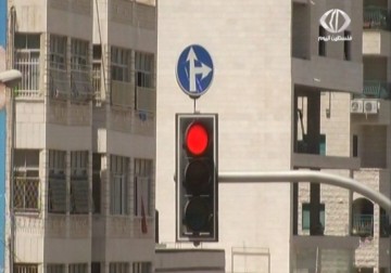 نحو ثلاثين إشارة ضوئية بنابلس تزينت أضواؤها الثلاثة ولساعات بوجوه تحمل تعبيرات مختلفة – 20 – 4 – 2015 - أمون الشيخ