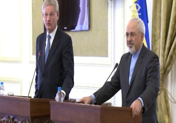 ظريف : إن أي حل نهائي لملف طهران النووي يجب أن يشمل رفع العقوبات الدولية – 5 – 2 – 2014 – عمر هواش