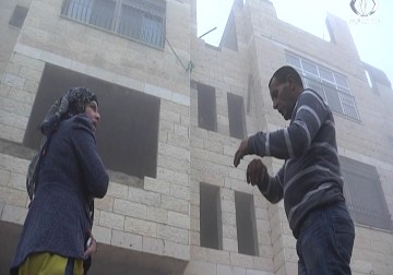 الاحتلال يلقي الطفل أمير فروخ من الطابق 2 في إحدى البنايات السكنية ببلدة بتونيا - رغدة عتمة - 1 - 11 - 2016