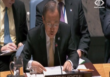 حركة المقاطعة الدولية تمزق ملصقات معرض إسرائيلي في فرنسا  - زينب سباعي - 3 - 4 - 2016