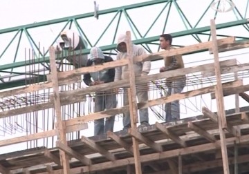 وفاة 14 عاملا وإصابة أكثر من 650 خلال العام الماضي بالضفة الغربية المحتلة – 5 – 2 – 2015 – نورا المشهراوي