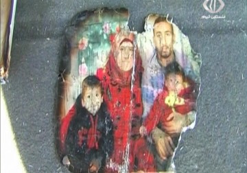 استشهاد طفل وإصابة 3 من عائلته في جريمة إحراق المستوطنين منزلين بقرية دوما جنوب نابلس   - 31 - 7 - 2015 - محمد المدهون