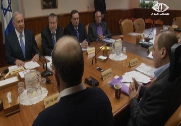 تحذيرات من انهيار 