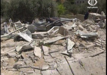 الاحتلال يهدم جزء من منزل ومخزنيين في حي العين الفوقا - 28 - 7 - 2015 - إسراء سلهب