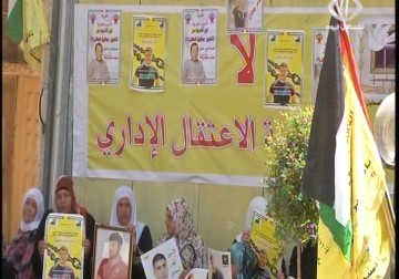 سلطات الاحتلال تصدر أحكاما بالسجن بحق أمهات الأسرى كإجراء انتقامي - 4 - 8 - 2015 - محمد المدهون