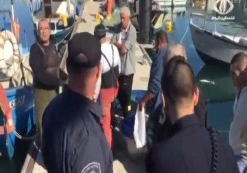 قوات الاحتلال تدهم ميناء يافا وتصادر أسماك الصيادين الفلسطينيين – 15 – 11 – 2015 – فاتن الصالح