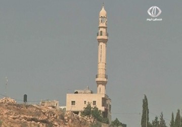 مستوطنون يضرمون النار في مركبتين لفلسطينيين في بلدة المغير قرب رام الله – 5 – 3 – 2015 – امتثال هنداوي