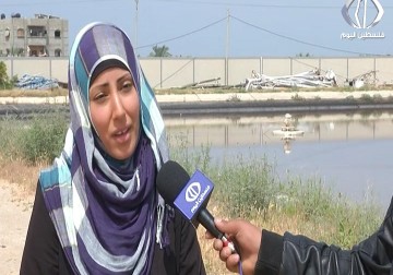 وقفة احتجاجية أمام أحواض الصرف الصحي للمطالبة بإزالتها  - رمزي أبو جزر - 21 - 3 - 2017