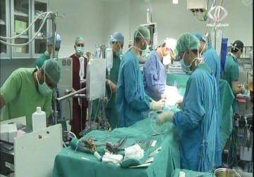 طبيب فلسطيني يجري أول عملية في فلسطين لتغيير  صمام  في القلب لمريض  من خلال  ثقب واحد – 13 – 4 – 2015 - أمون الشيخ