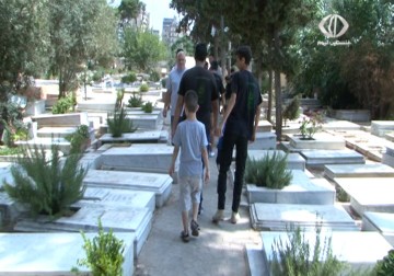 الشبكة الشبابية الفلسطينية تطلق حملة تنظيف مقبرة شهداء الثورة الفلسطينية – 12 – 7 – 2015 – علي سليمان