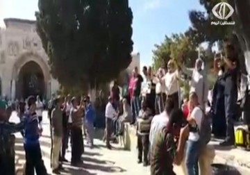 الفلسطينييون في القدس ينجحون في إجبار شرطة الاحتلال على إغلاق باب المغاربة ومنع اقتحامات المستوطنين – 27 – 09 – 2015 – زياد أبو غزالة