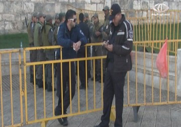 قوات الاحتلال تبعد 5 مقدسيين إلى خارج المدينة – 4 – 12 – 2014 – ناصر ستة