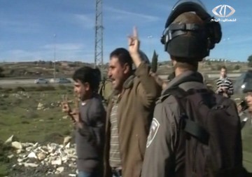 قوات الإحتلال تقمع فعالية لإقامة قرية الشهيد زياد أبو عين قرب تجمع غوش عتصيون - 23 - 1 - 2015 - فداء نصر