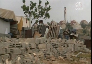 تصاعد الهجمة الاستيطانية على التجمعات البدوية شرق يطا لتفريغها من سكانها  - 2 – 4 – 2015 -  فداء نصر