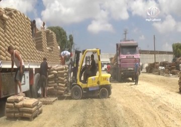 وزارة الإقتصاد توقف بيع كميات الإسمنت المصري جراء وصولها للسوق السوداء  - 21 – 6 – 2015 - يوسف أبو كويك