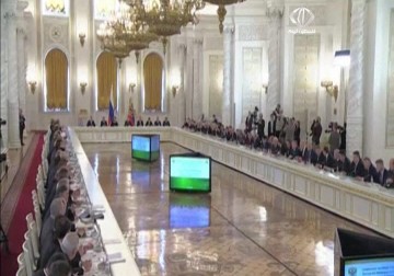 تبادل الاتهامات بين كييف وموسكو بخرق اتفاق التهدئة في جنيف  - 21 – 4 – 2014 – زينب السباعي