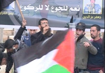 والد الأسير الشيخ خضر عدنان يتضامن مع نجله ويعلن إضرابه عن الطعام  - 6 – 5 – 2015 – زياد أبو غزالة