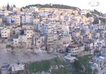 العشرات يؤدون صلاة الجمعة على الأسفلت في حي عين اللوزة بسلوان - فاتن الصالح - 8 - 4 - 2016