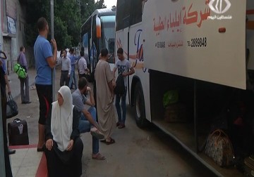 107 معلم ومعلمة غادروا قطاع غزة لإجراء امتحانات بالأردن - 28 - 7 - 2015 - فاطمة عبد الجواد