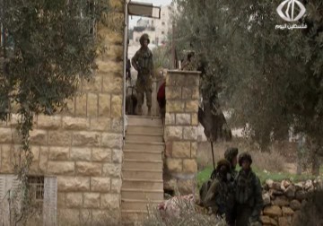 اندلاع مواجهات بين الشبان وقوات الاحتلال عقب اقتحام الاخيرة بلدة دير سامت في الخليل – 21 – 11 – 2015 – فاطمة ابراهيم