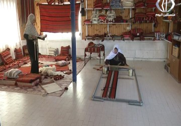 قرابة 60 امراة من بلدة السموع لا زلن يتمسكن بحرفة الغزل - رغدة عتمة - 2 - 12 - 2016