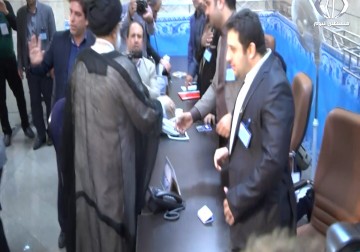 روحاني ورئيسي يدخلان السباق الإنتخابي في اليوم قبل الأخير للتسجيل.