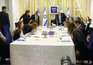 ريفلين يبدأ مشاورات مع رؤساء الأحزاب لتشكيل الحكومة الجديدة – 22 – 3 – 2015 – زينب جمول