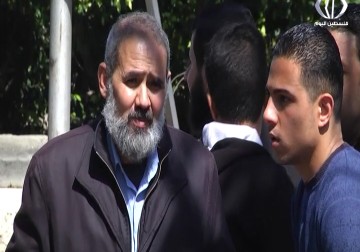 حكومة رام الله تخصم 30% من رواتب موظفي غزة - يوسف أبو كويك - 5 - 4 - 2017