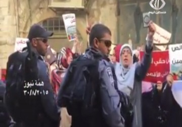 شرطة الاحتلال تواصل اجراءاتها الامنية وتعتدي على المرابطين داخل الاقصى  - 31 - 8 - 2015 - هدى حسين