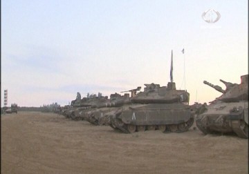 مناورات عسكرية إسرائيلية على طول الشريط الفاصل مع قطاع غزة – 22 – 3 – 2015 – زياد أبو غزالة