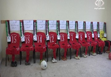 فريق كرة قدم خلف جدران المعتقل بدلا من أن يكون في الملاعب الخضراء - 17 - 11 - 2015 - جيهان عوض