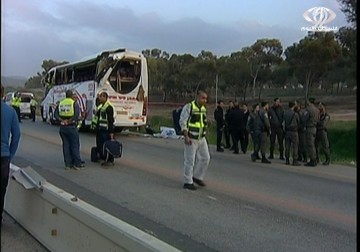 اضراب عام في قرية حورة النقب حدادا على أرواح ضحايا حادث الحافلة – 4 – 2 – 2015 – لبيبة شريفة