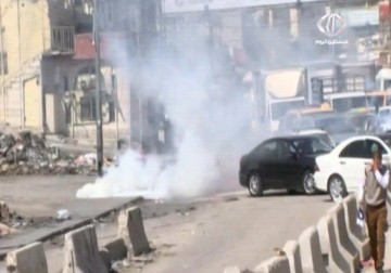 الاحتلال يقمع مسيرة نسوية بمناسبة يوم المرأة العالمي عند حاجز قلنديا – 7 – 2 – 2015 – جهاد بركات