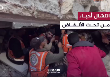 #تقرير | وكأنه زلزال ضرب المنطقة.. مراسل فلسطين اليوم خميس أبو حصيرة يواكب عملية انتشال أحياء من تحت ركام منزل عائلة جندية بحي الشجاعية شرق مدينة #غزة عقب استهداف الاحتلال مربعا سكنيا بالمنطقة