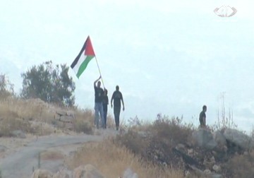 متضامنون أجانب يوثقون انتهاكات الإحتلال  - 29 – 11 – 2014 – رغدة عتمة