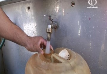 شركة ماكرو الإسرائيلية تبيع كوب المياه لقطاع غزة بدولار - 4 - 8 - 2015 - رمزي أبو جزر