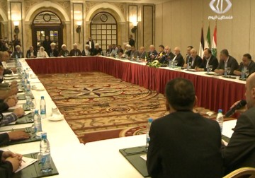 ظريف يلتقي وفدا من الفصائل الفلسطينية في بيروت – 12 – 8 – 2015 – مروان الخطيب