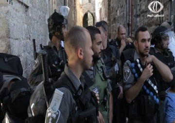 إصابة 17 مرابطا جراء اندلاع مواجهات في ساحات المسجد الأقصى - 26 - 7 - 2015 - زياد أبو غزالة