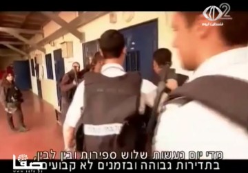 نقل 120 أسير من معتقل عوفر إلى نفحة وريمون - 19 - 5 - 2015 - محمود فارس