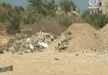 سكان حي الضلال شرق خانيونس يشتكون اقامة مكب ركام المنازل المدمرة قرب مساكنهم – 2 – 9 – 2015 - مثنى النجار