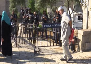 لليوم الثاني على التوالي.. احتجاز عدد من العاملين في لجنة الاعمار داخل المسجد الأقصى المبارك - زينب أبو ضاهر - 4 - 8 - 2016