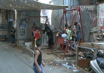 أراجيح العيد... مصدر رزق مؤقت لبعض اللاجئين في مخيم شاتيلا – 22 – 09 – 2015 – مريم الحاج موسى