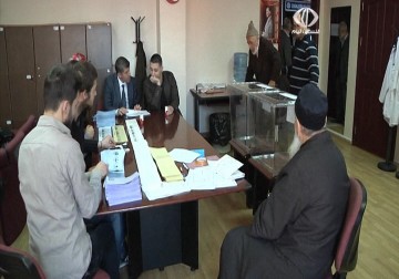 الناخبون يواصلون الإدلاء بأصواتهم في الانتخابات البلدية في تركيا – 30 – 3 – 2014 – لبيبة شريفة