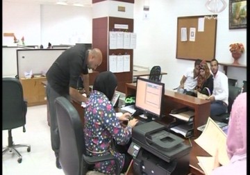 زكارنة: قرار الإحالة إلى التقاعد المبكر يمس 70 ألف موظف - 13 - 8 - 2015 -  أمون الشيخ