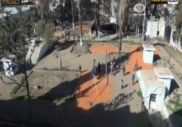 حملة لإعادة ترميم وتأهيل الحديقة المجاورة لمسجد عبد القادر الحسيني في اليرموك جنوبي دمشق - 23 - 2 - 2014 - نائل عبد اللطيف