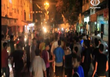 مئات المواطنين يتظاهرون ضد سياسة قطع الكهرباء في تحرك هو الأول من نوعه - 5 - 8 - 2015 - محمد المدهون