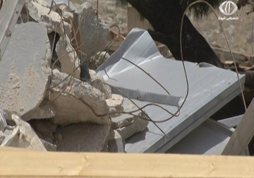 قوات الاحتلال تفكك وتصادر 12 مسكنا من الصفيح في تجمع جبل البابا البدوي شرق القدس - 16 - 5 - 2016