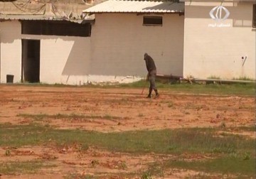 ملعب بلدي قلقيلية تعرض للتخريب بعد إقامة مهرجان على أرضيته العشبية قبل 5 سنوات - 26 - 3 - 2015 - أمون الشيخ