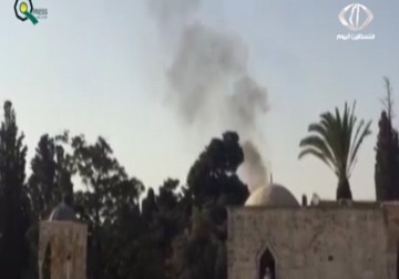 قوات الاحتلال تنسحب من الأقصى بعد مواجهات عنيفة مع المصلين أصيب على أثرها 36 مرابطا – 15 – 09 – 2015 – زينب هاشم