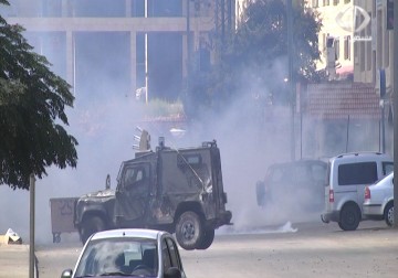 تجدد المواجهات عند حاجز بيت ايل وقوات الاحتلال تطلق وابل من قنابل الغاز - 19 - 10 - 2015 - هدى الحسين